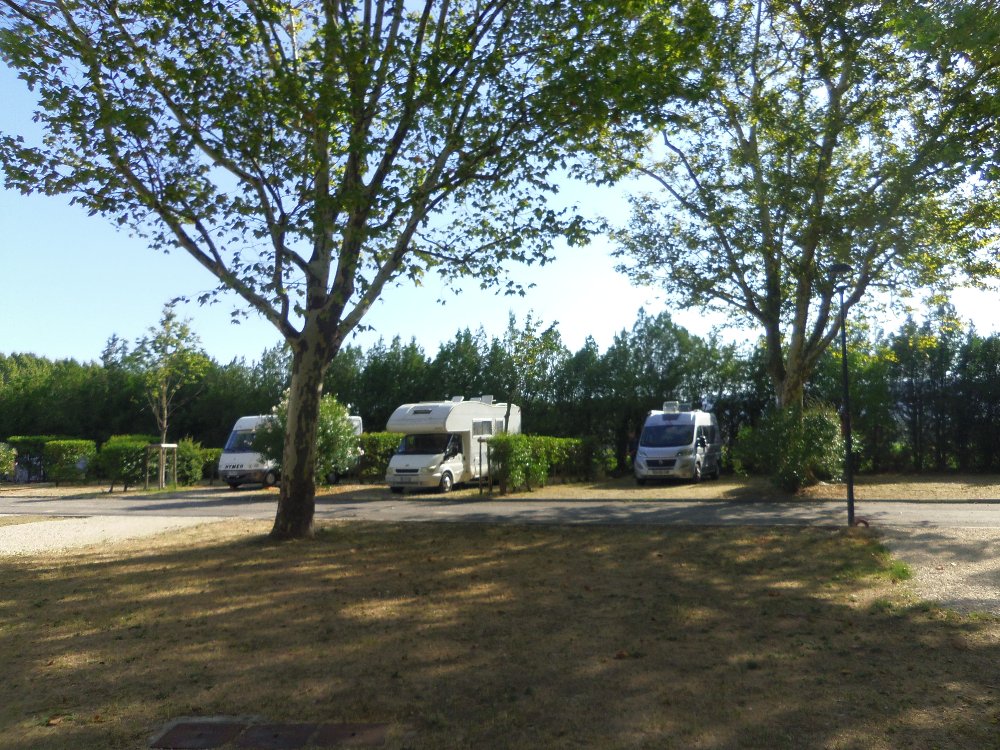 Aire camping-car  Cavaillon (84300) - Photo 2